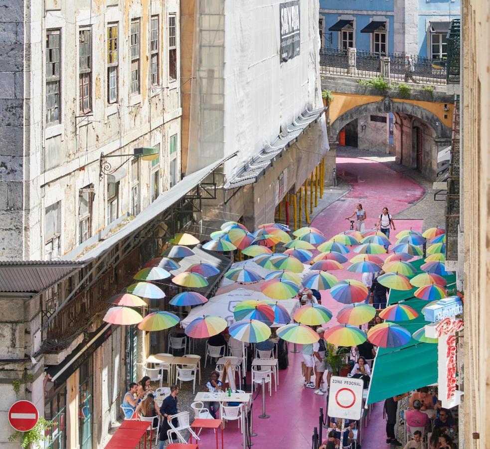 Sunny Pink Street Historical Apt, By Timecooler Лиссабон Экстерьер фото