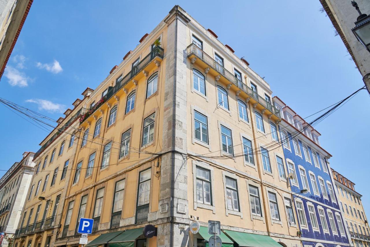 Sunny Pink Street Historical Apt, By Timecooler Лиссабон Экстерьер фото